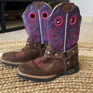 Girl’s cowboy boots